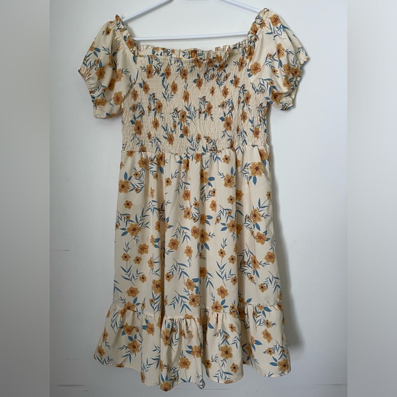 Yellow flower dress - Picture 2 of 3